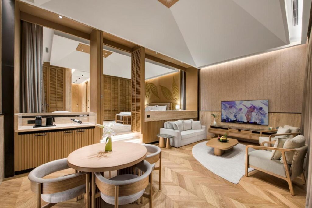 Отель Regnum The Crown 5*
