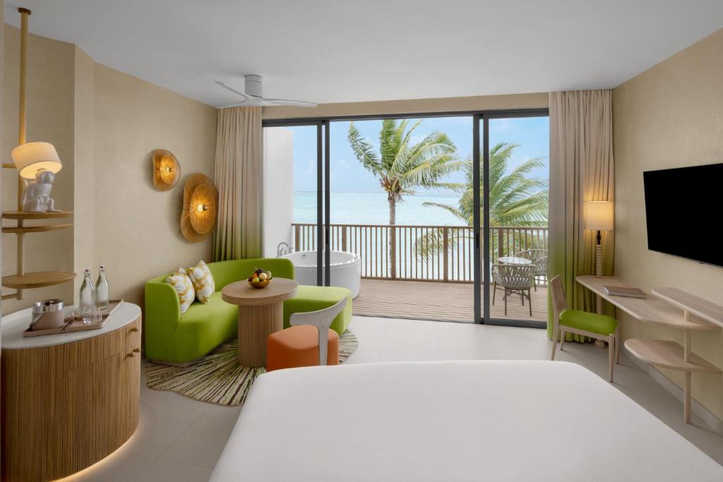 Номер в отеле Centara Mirage Lagoon Maldives 4*