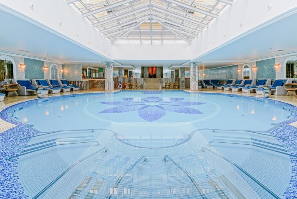 Бассейн в отеле Tsar Palace Luxury Hotel & SPA 5*