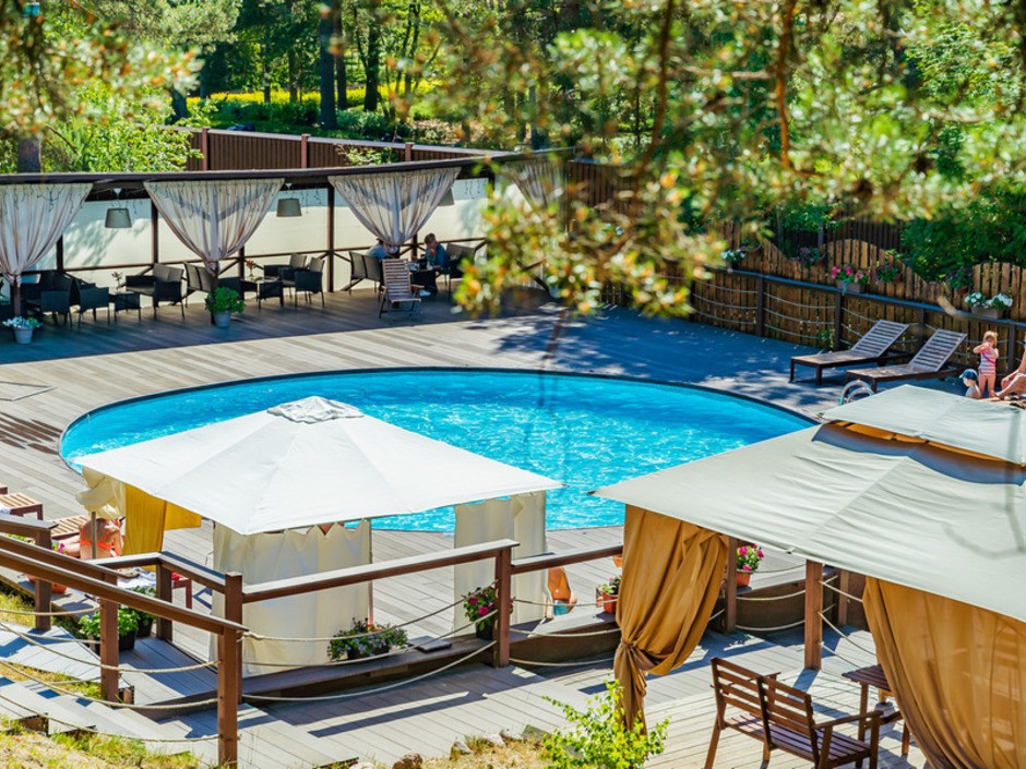 Бассейн на территории отеля Старая мельница 4*