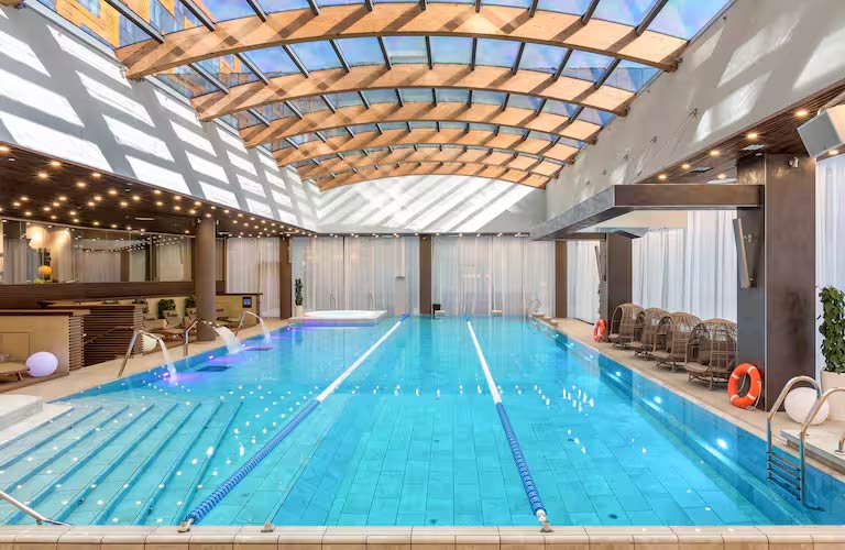 Бассейн в отеле Hilton Saint Petersburg ExpoForum