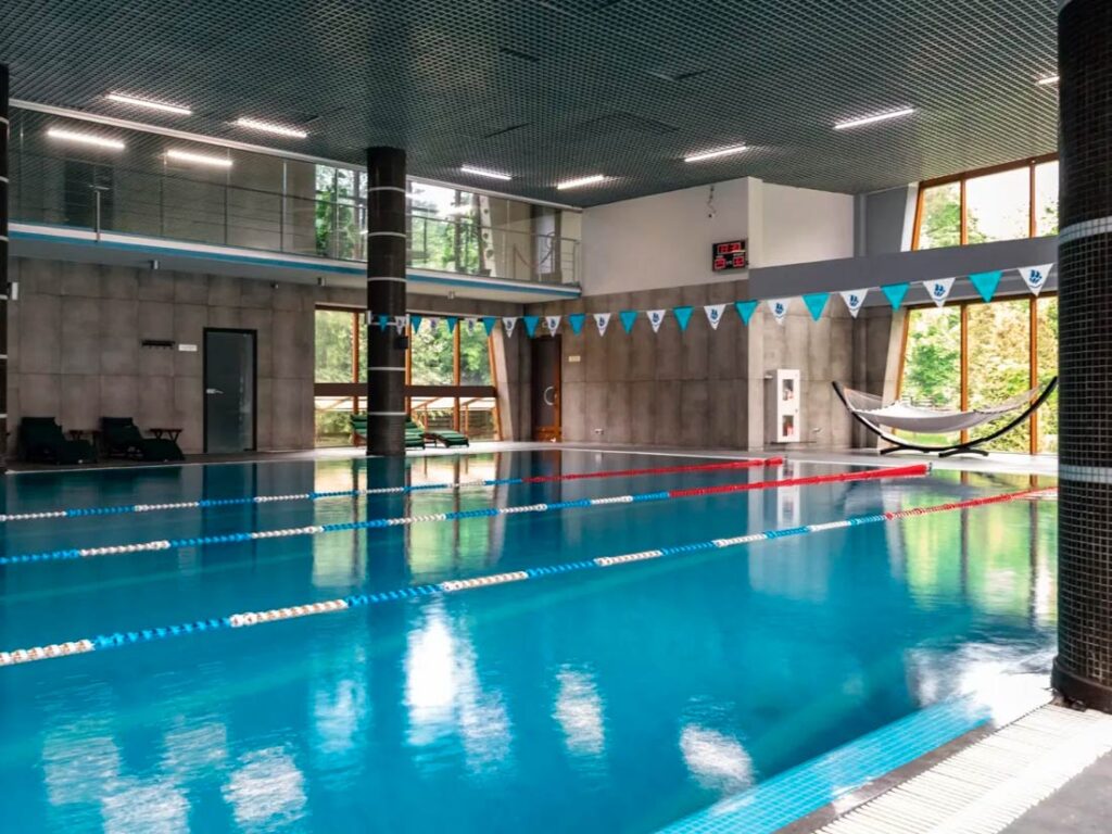 Бассейн отеля Azimut Парк Отель&Спа Репино 4*