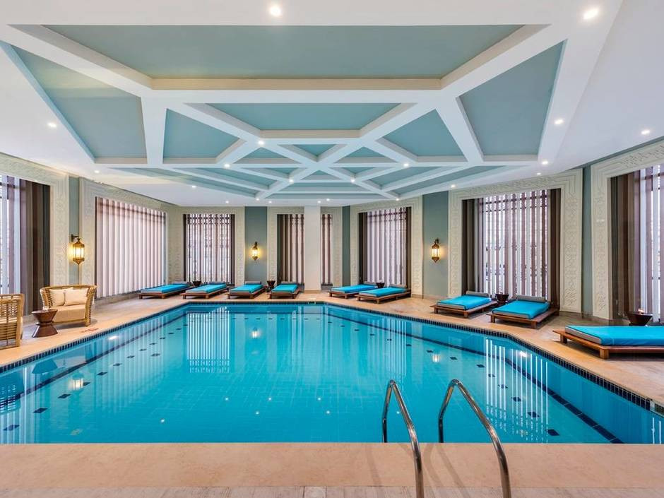 Внутренний бассейн в Rixos Premium Seagate 5*