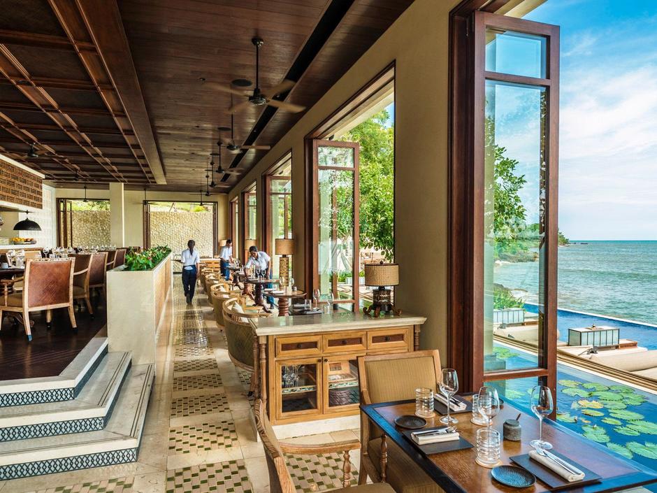 Ресторан отеля Four Seasons Jimbaran 5*