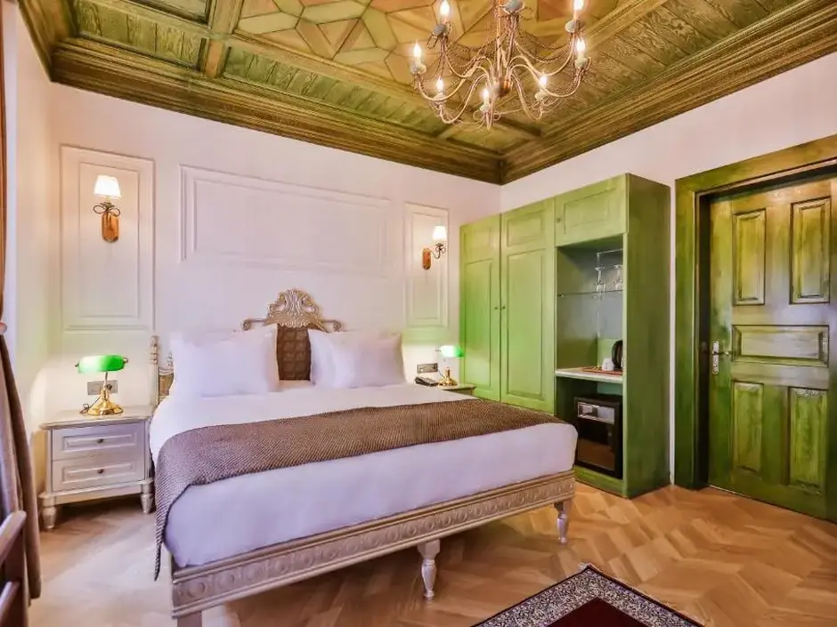Номер в Emerald Mansion 4*