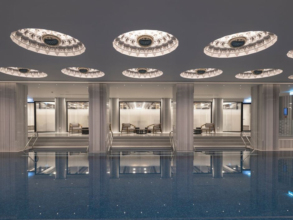 Бассейн в отеле The Peninsula 5*