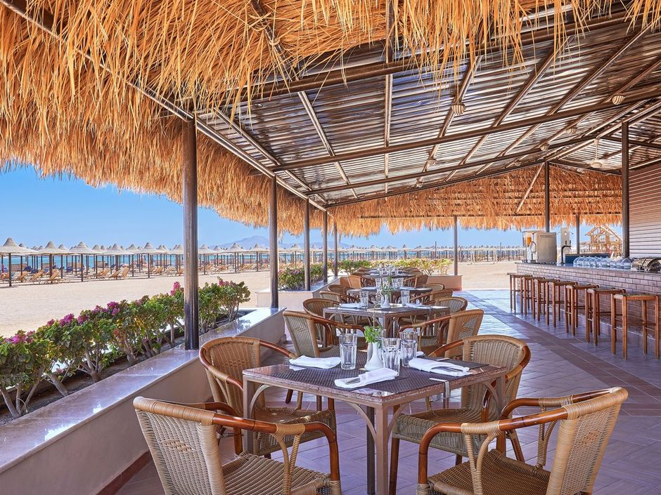 Отдых на пляже отеля Jaz Mirabel Resort 5*