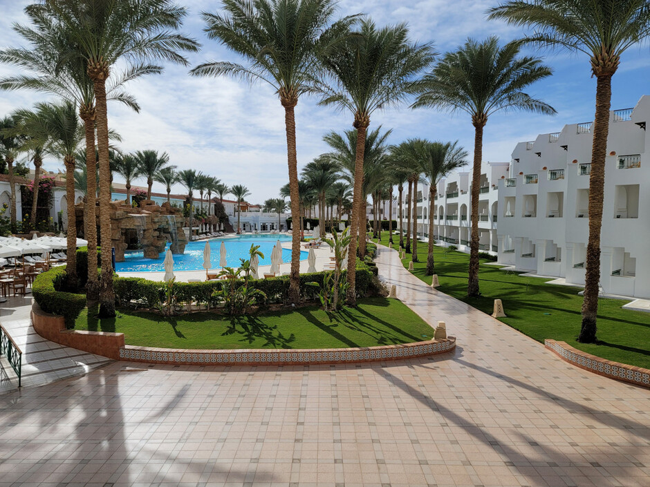 Отель Baron Palms 5*