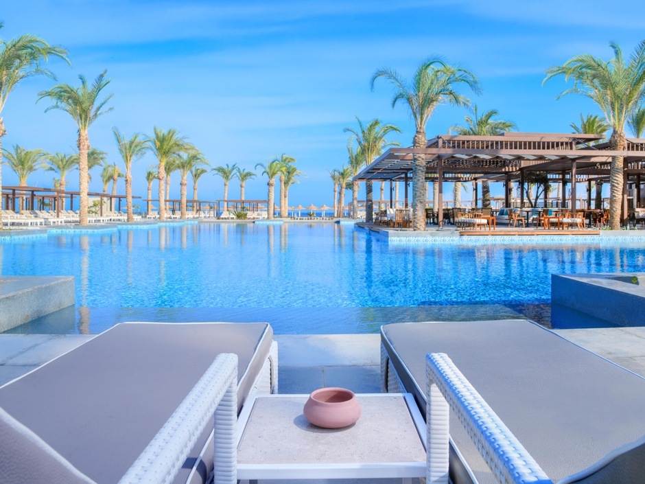 Бассейн в отеле Jaz Costa Mares 5*