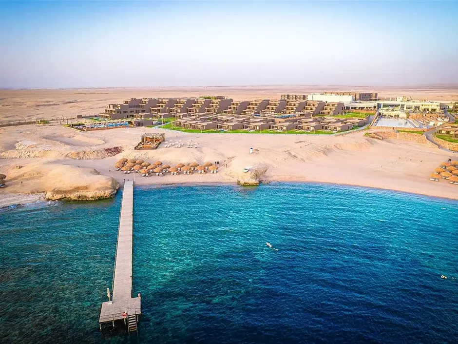 Спуск в рифу через понтон в отеле Sentido Naga Bay Resort & Aqua Park 5*