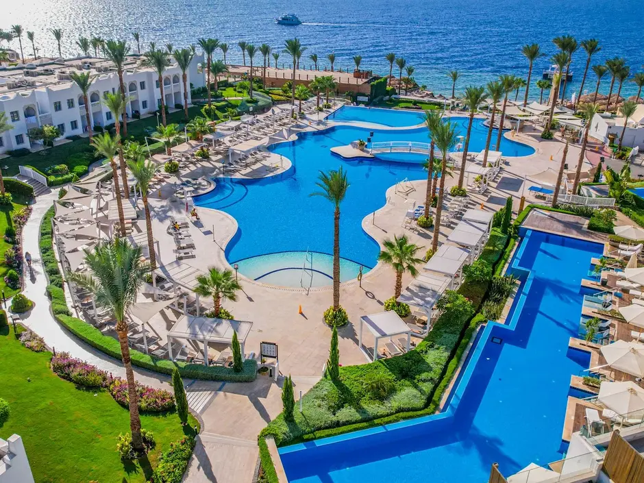Бассейны на территории отеля Sunrise Remal Beach Resort 5*