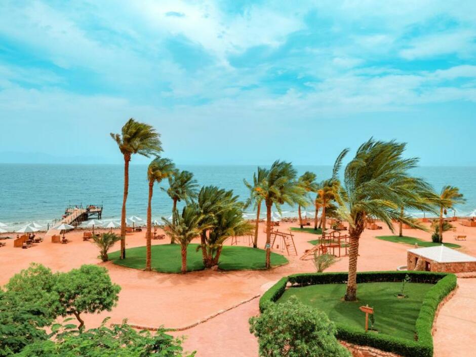 Пляж отеля Tropitel Dahab Oasis 4*