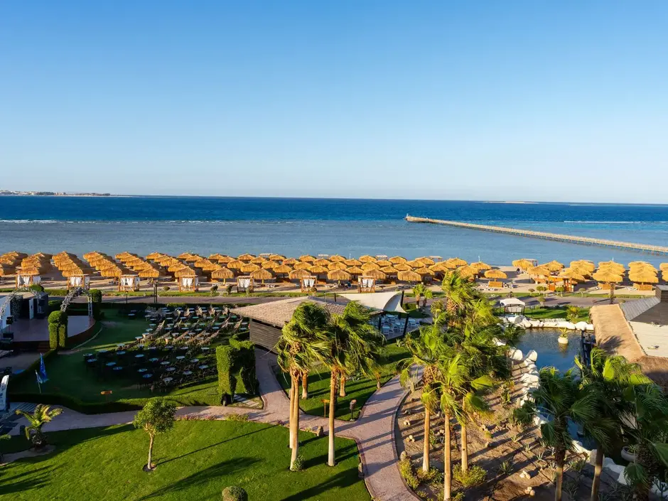 Понтон на пляже в отеле Tropitel Sahl Hasheesh 5*