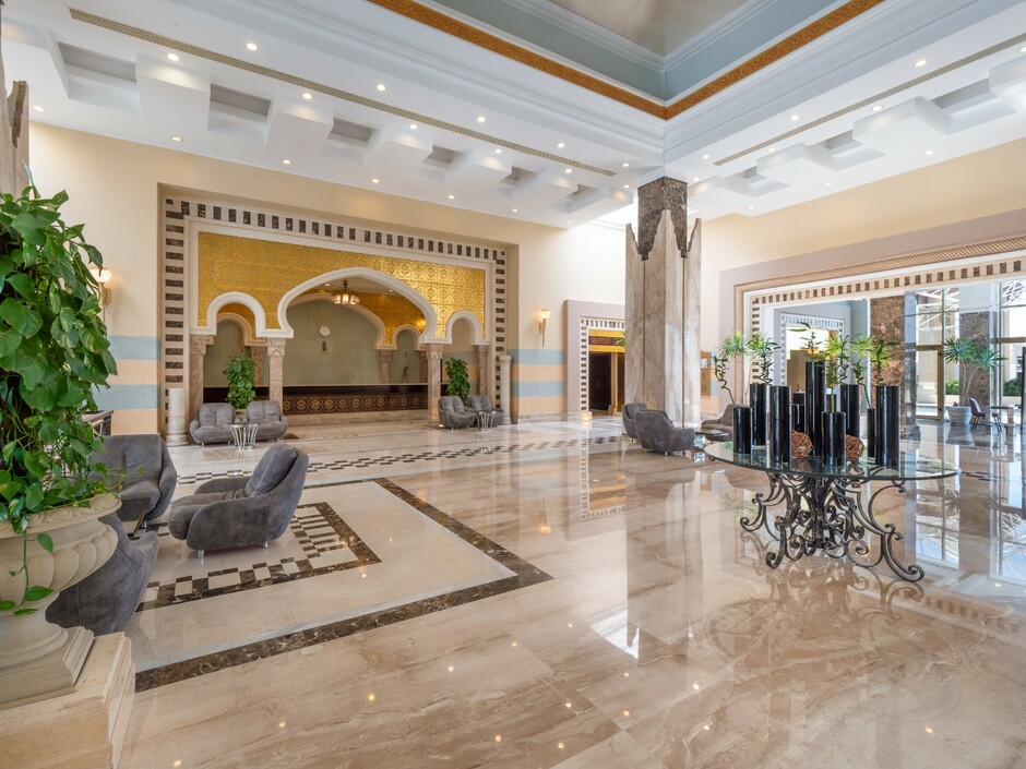 Холл отеля Serenity Alpha Beach 5*