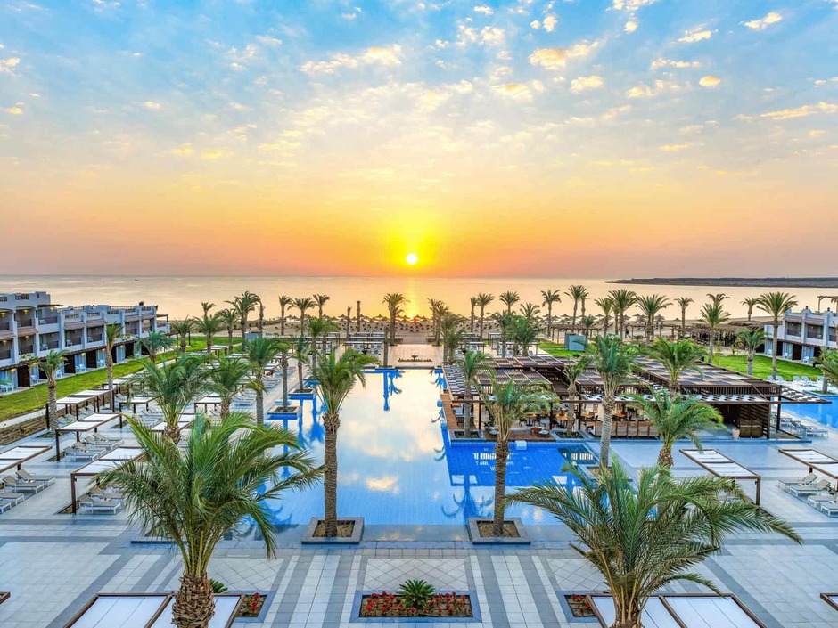 Территория отеля Jaz Costa Mares 5*
