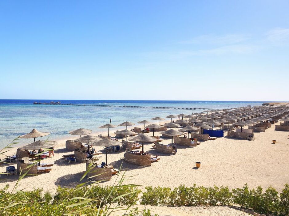 Пляж отеля The Three Corners Fayrouz Plaza 5*