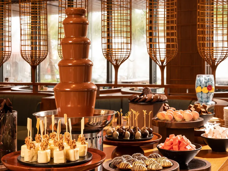 Швейцарский шоколад, десерты и выпечка в отеле Movenpick Resort Waverly 5*