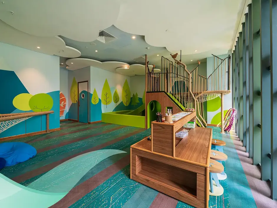 Детский клуб в отеле Movenpick Resort Waverly 5*