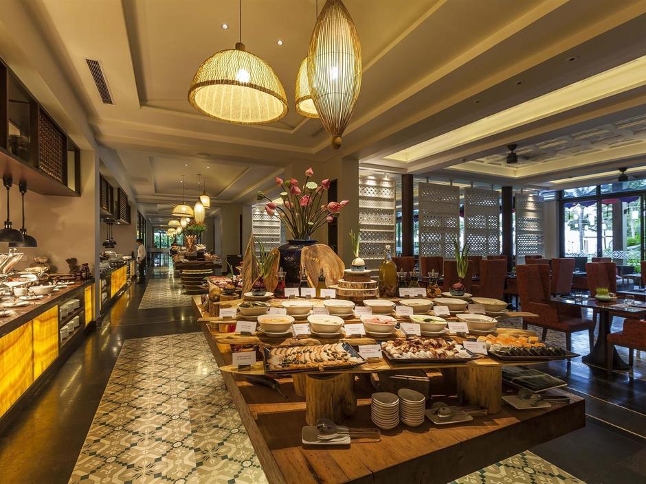 Шведский стол в отеле Salinda Resort Phu Quoc Island 5*