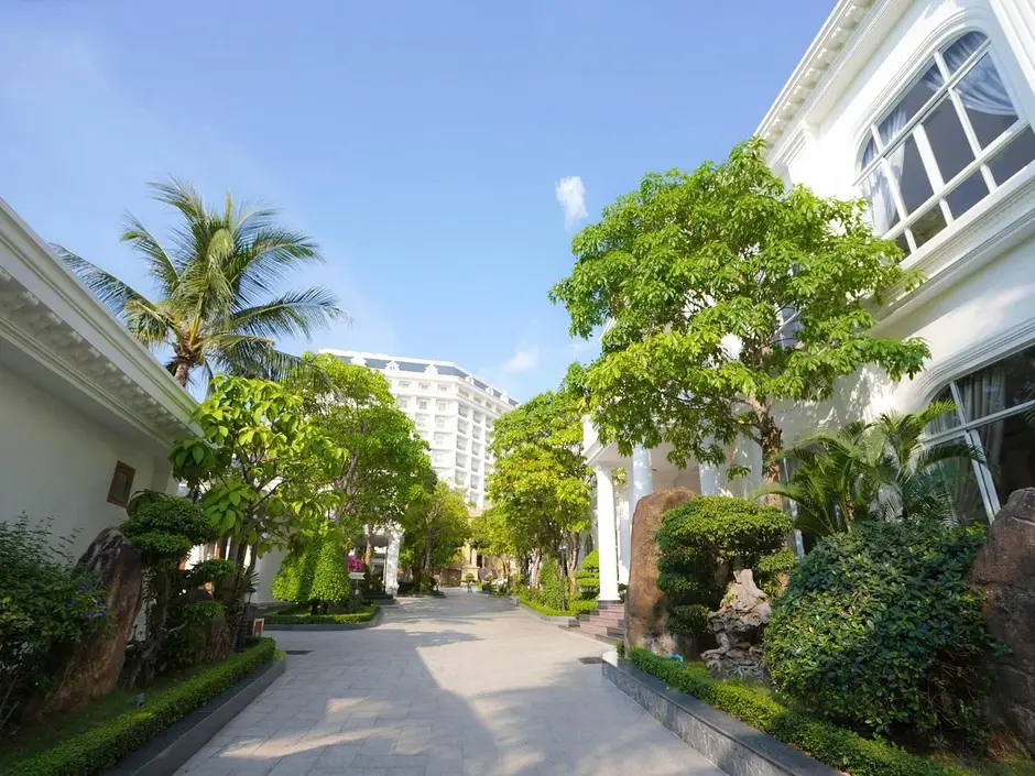 Территория отеля Thien Thanh Resort 5*