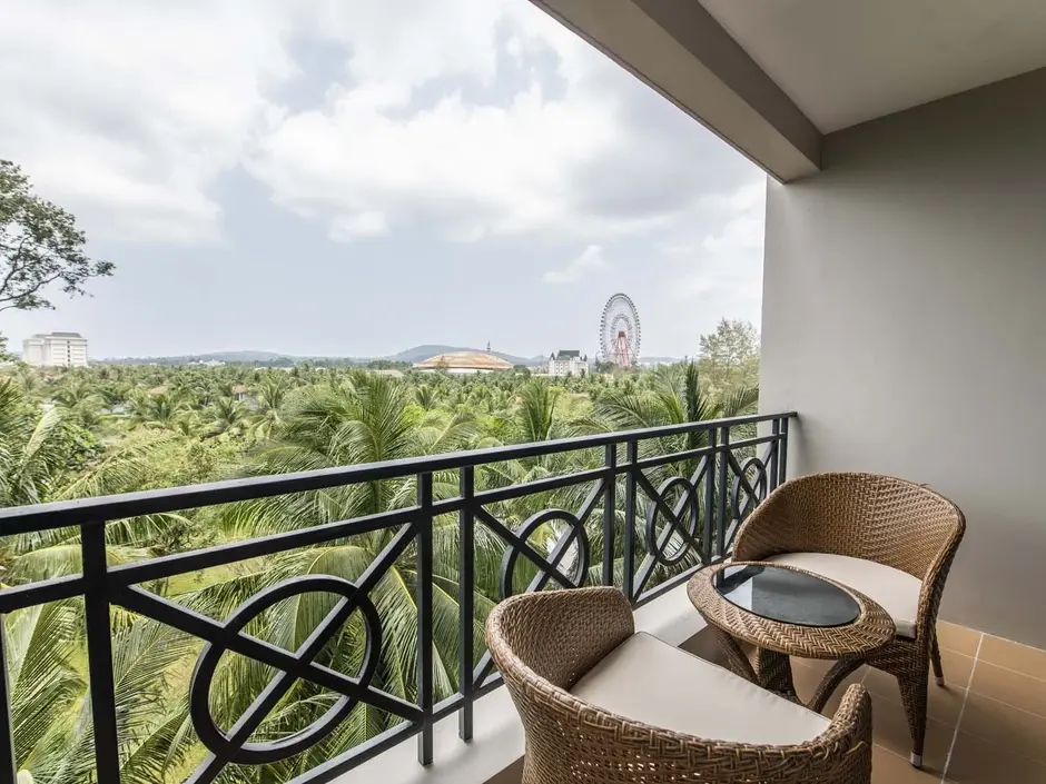 Вид с балкона номера в отеле Vinpearl Resort & Spa Phu Quoc 5*